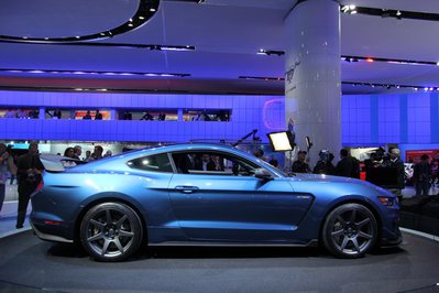 2016-Ford-Mustang-Shelby-GT350R-Detroit-Auto-Show-2015-4-1024x682[1].jpg