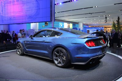 2016-Ford-Mustang-Shelby-GT350R-Detroit-Auto-Show-2015-13-1024x682[1].jpg